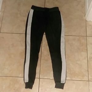 Black/white joggers